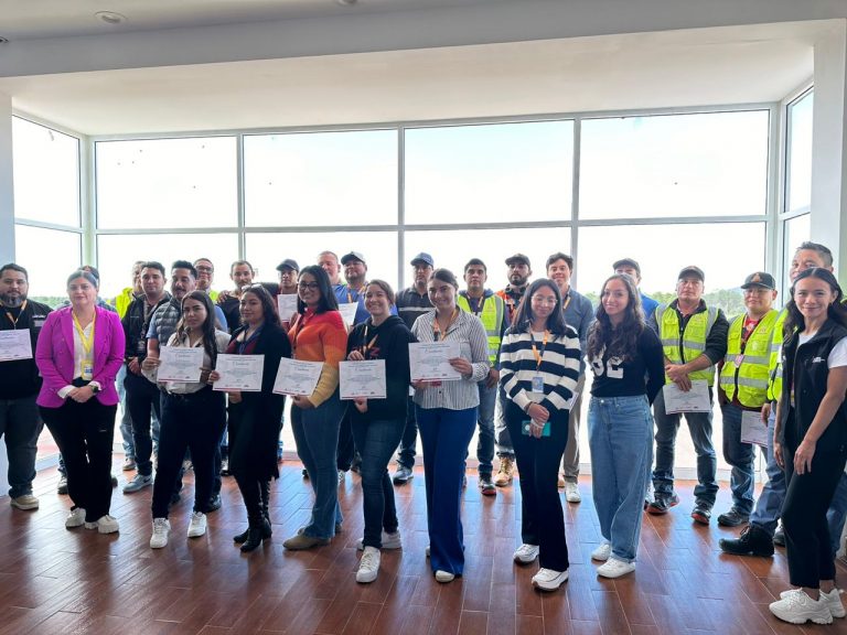 Capacita ICHMujeres a personal del Aeropuerto de Barrancas del Cobre