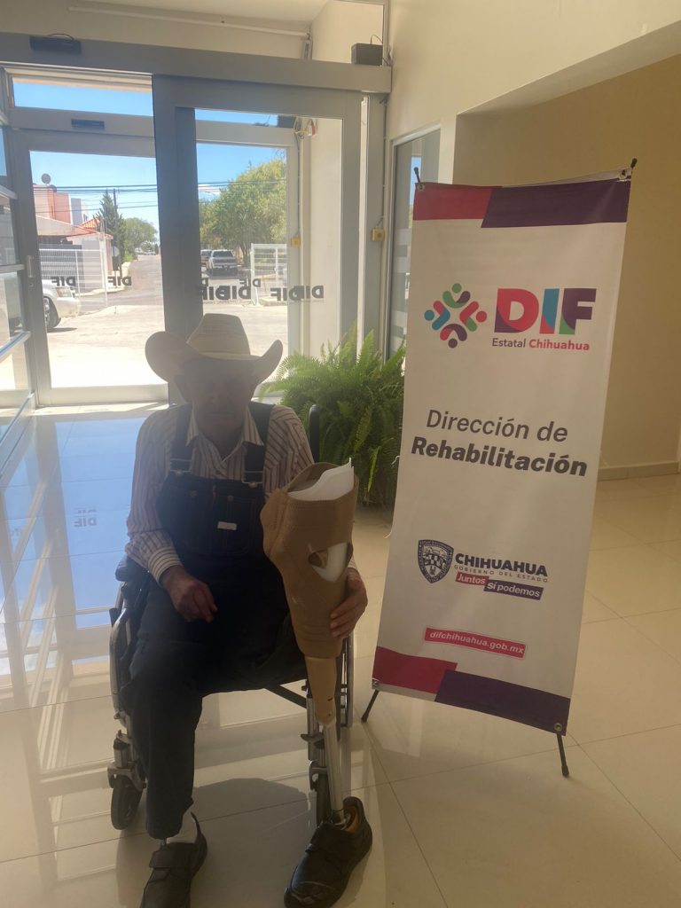 Entrega DIF Estatal prótesis de pierna a personas con discapacidad originarias de Chihuahua, Cuauhtémoc y López