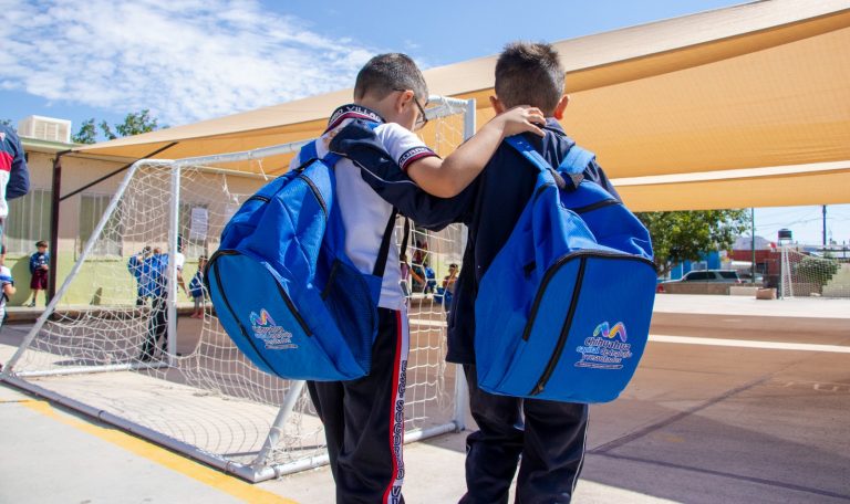 Entrega administración de Marco Bonilla 51 mil becas académicas y más de 114 mil mochilas