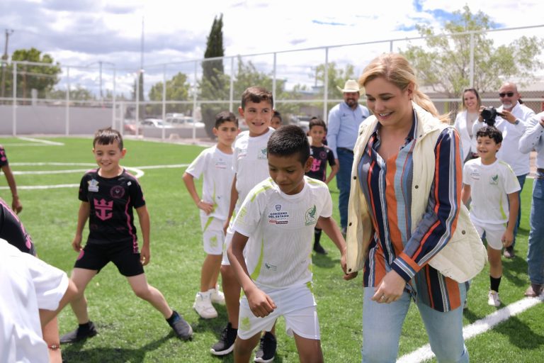 Responde Maru Campos a necesidades de educación, infraestructura y vivienda de habitantes del noroeste