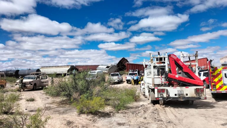 Realizan maniobras para asegurar material peligroso de tren descarrilado en tramo Ahumada-Juárez