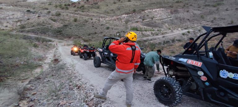 Rescatan policías y elementos de Protección Civil Municipal a joven extraviado en brechas de Cuesta Blanca