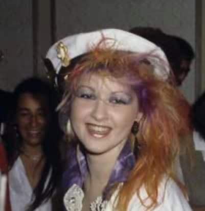 ¿Te imaginas quedar varado con Cyndi Lauper?