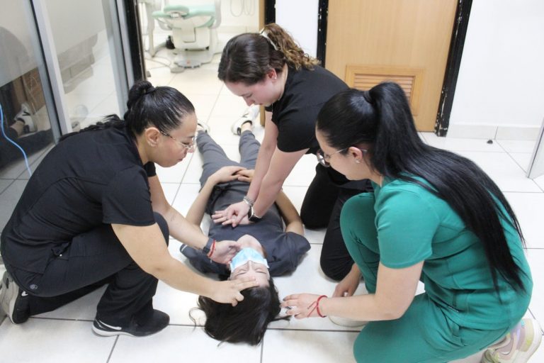 Pensiones Civiles fortalece capacitación de personal de odontología