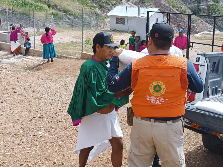 Reciben apoyos alimentarios 519 familias de Batopilas