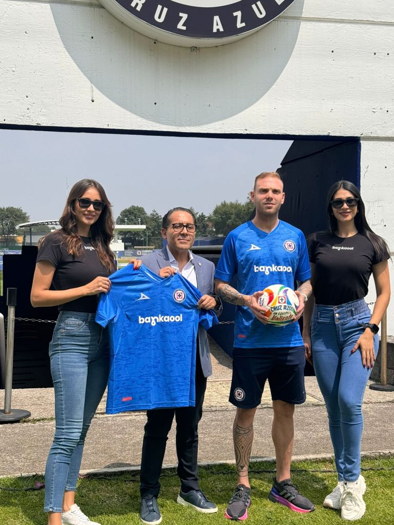 Crean Club de Futbol Cruz Azul y Bankaool histórica alianza