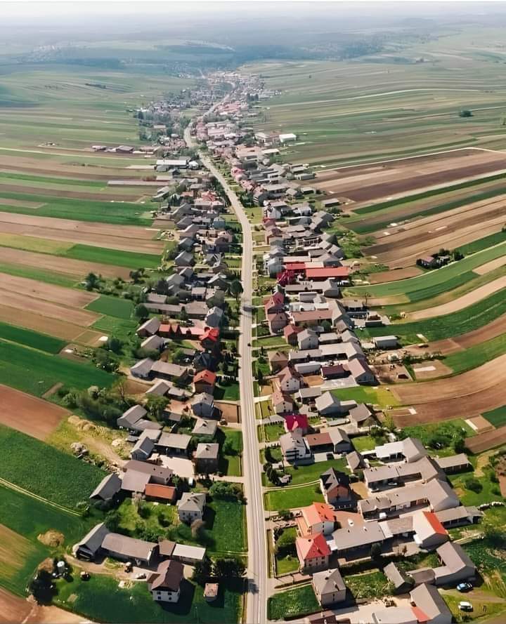 Tiene Polonia un pueblo en el que sus 6 mil habitantes viven en la misma calle