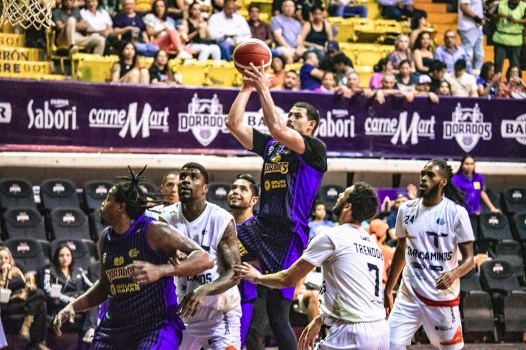 Dorados se impone en casa