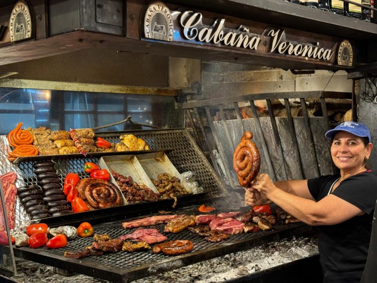 Comparte experiencias culinarias con parrilleros de Uruguay chef chihuahuense