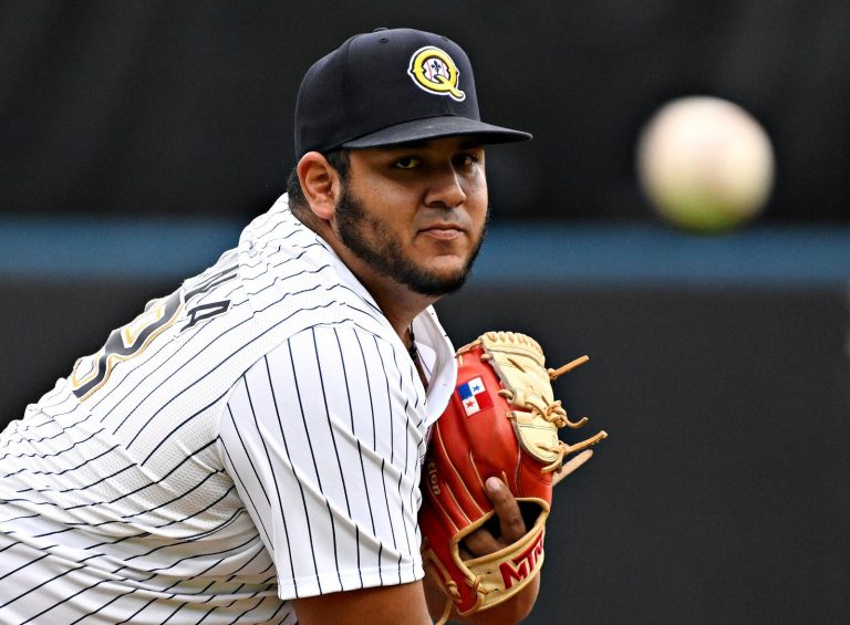 Dorados refuerza su elenco de pitcheo