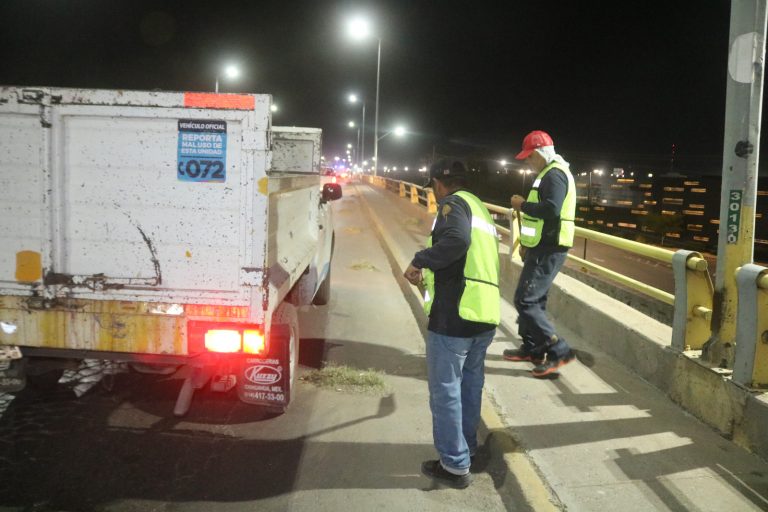 Mientras usted dormía, limpia municipio transitadas calles