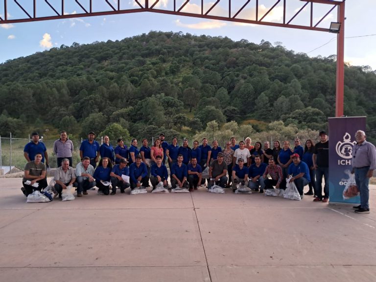 Capacitan a 39 maestros para promover la actividad física de niños de la Sierra Tarahumara