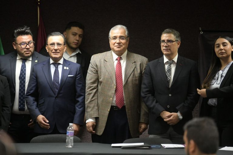 Disertan conferencia «Protección de los Derechos de las Personas en Contexto de Migración», en la Facultad de Derecho