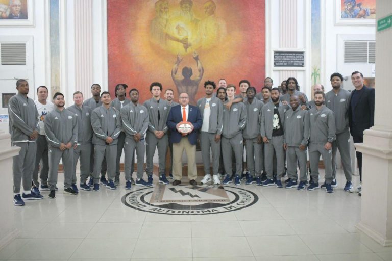 Recibe Rector Rivera Campos a Los Mineros de UTEP en Rectoría