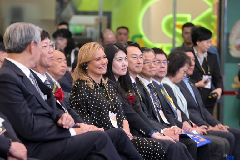 Maru Campos invitada de honor en el 50 aniversario de la Feria electrónica TAITRONICS celebrada en la región de Taiwán
