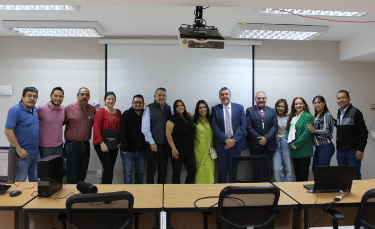 Reciben colaboradores de Radio Universidad de la UACH capacitaciónen materia del ejercicio del Derecho de Acceso a la Información