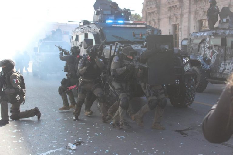 Sobresale personal de la SSPE en el desfile conmemorativo por el 114 aniversario de la Revolución Mexicana
