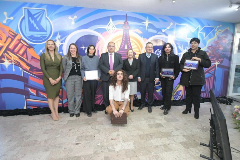 Develan en la UACH mural Horizontes Universales