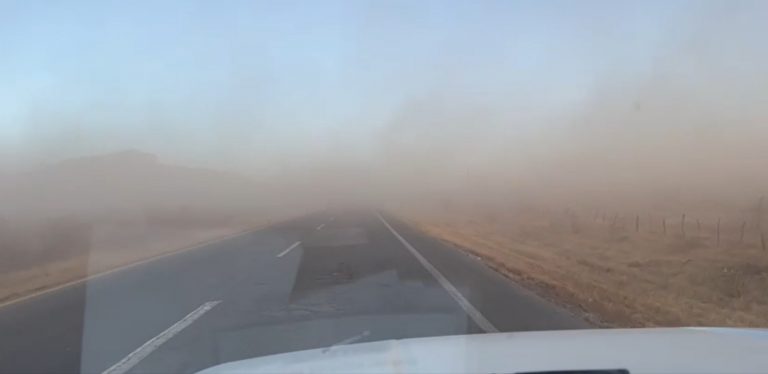 Alertan por fuertes vientos