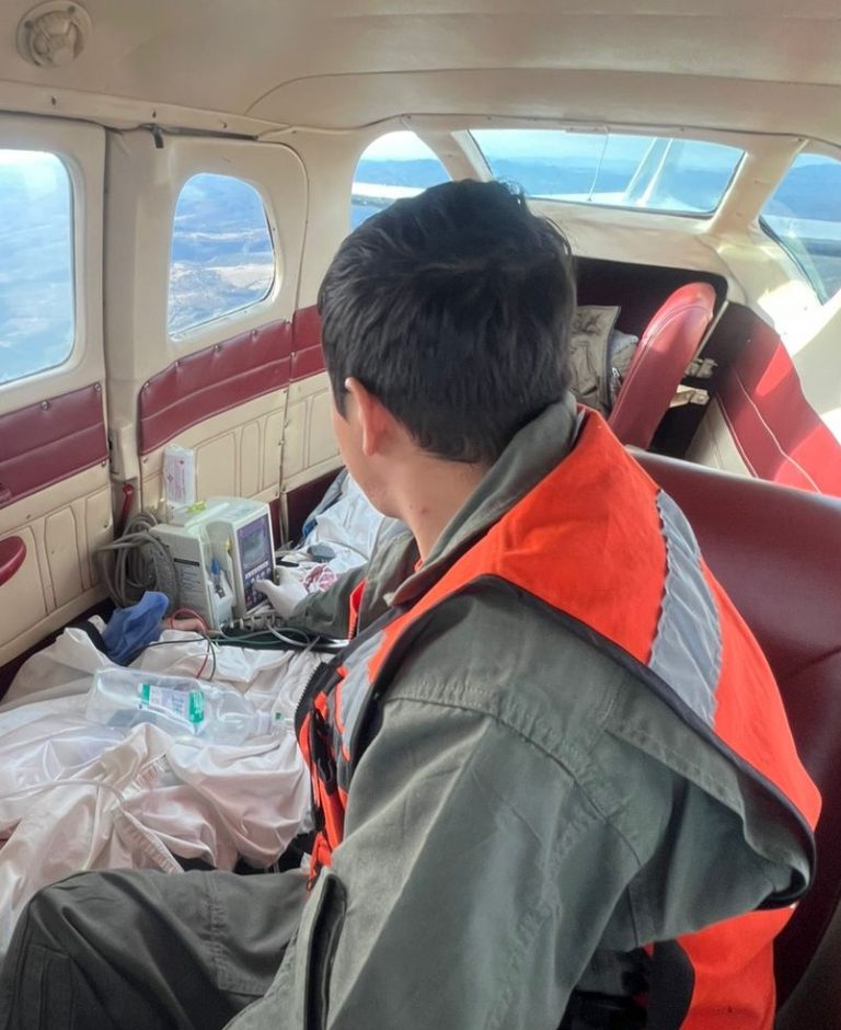 Realiza Gobierno del Estado traslado aéreo desde Nuevo Casas Grandes 