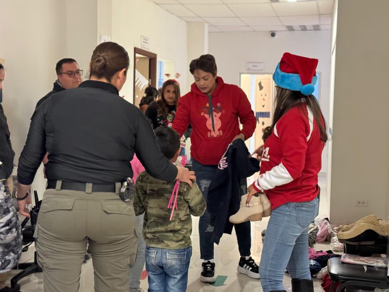 Entrega SSPE apoyos a familias de personas privadas de la libertad en CERESO Femenil de Juárez