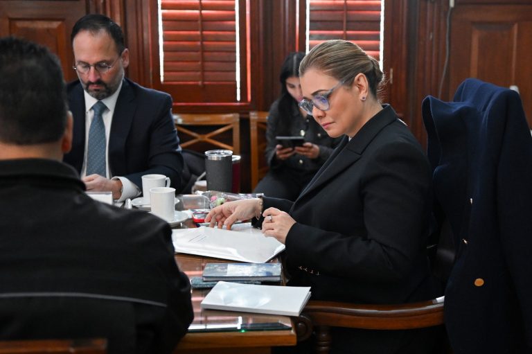 Acuerdan reforzar lucha contra las adicciones