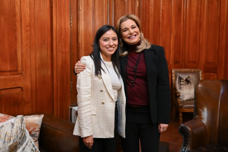 Maru Campos da la bienvenida a la científica chihuahuense Nadia Zenteno