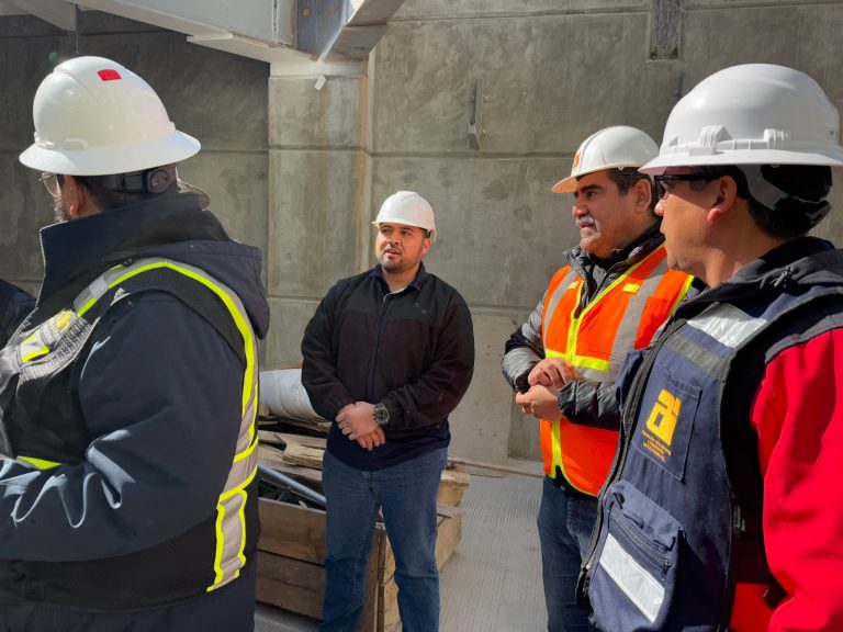 Visitan arquitectos e ingenieros de Ciudad Juárez la Torre Centinela