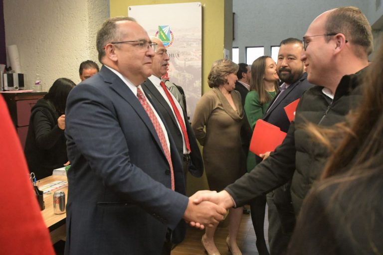 Recibe rector de la UACH, a estudiantes y docentes del semestre 2025-1