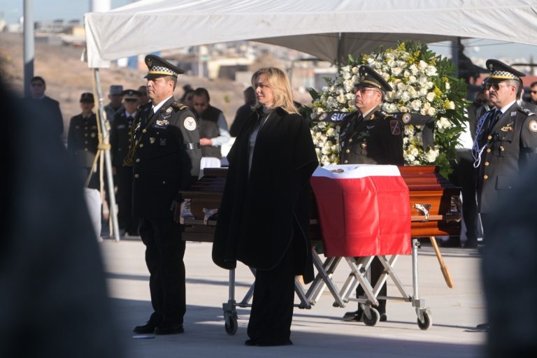 Maru Campos participa en Honras Fúnebres al coronel Juan Manuel Corral