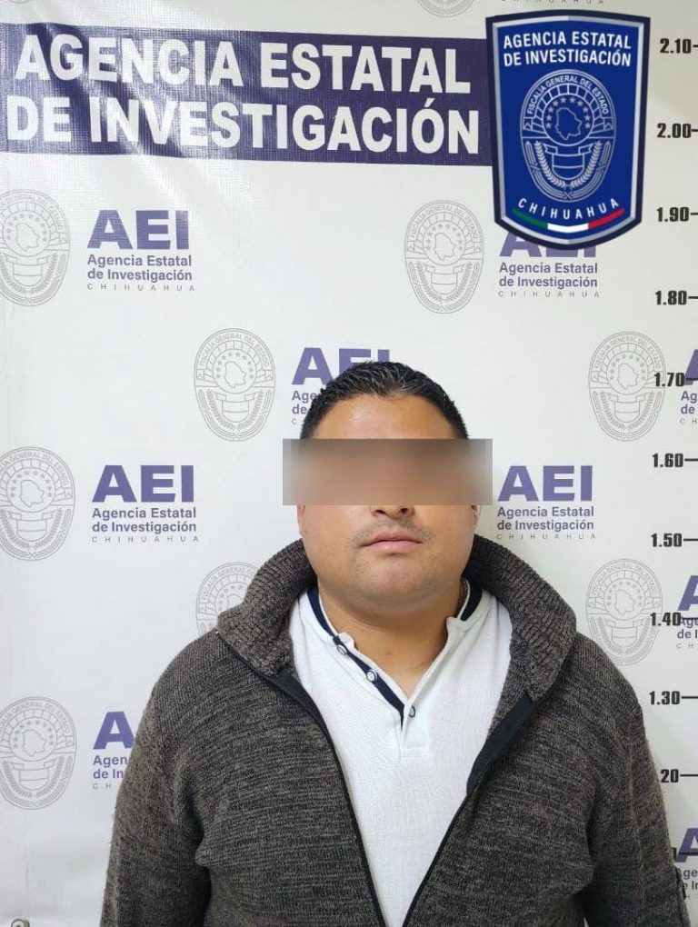Era policía detenido con arsenal