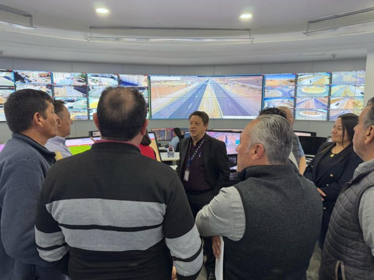 Encabeza SSPE recorrido en centro de mando C7-IA con integrantes de CMIC