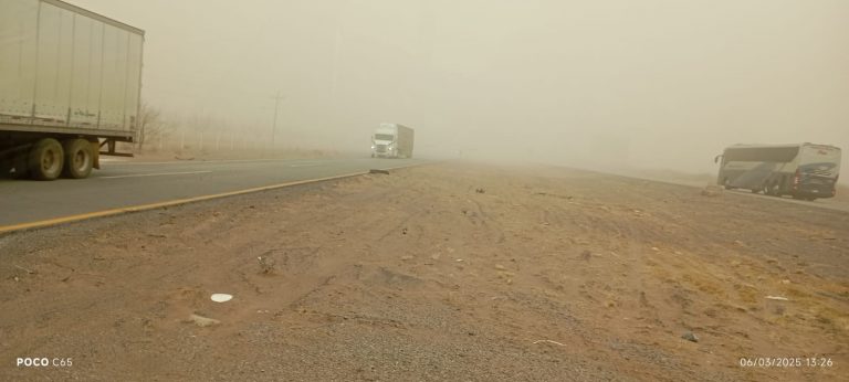 Cierran tramo carretero por tolvaneras