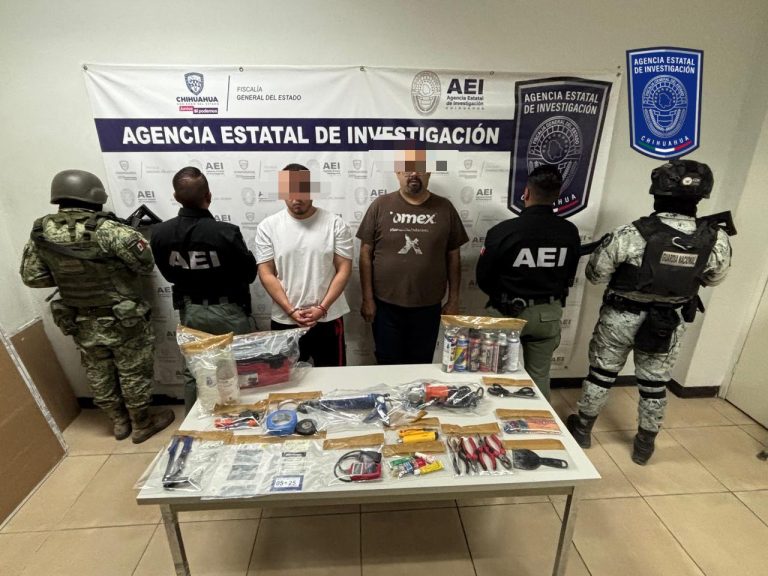 Capturan en Juárez a dos presuntos integrantes de banda internacional de robo y “doblaje” de vehículos