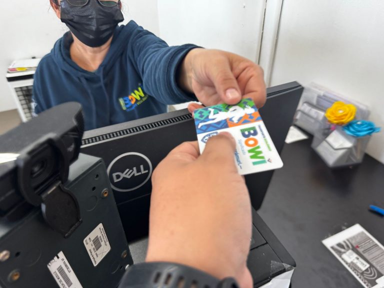 Invitan a aprovechar los módulos de credencialización del Bowí