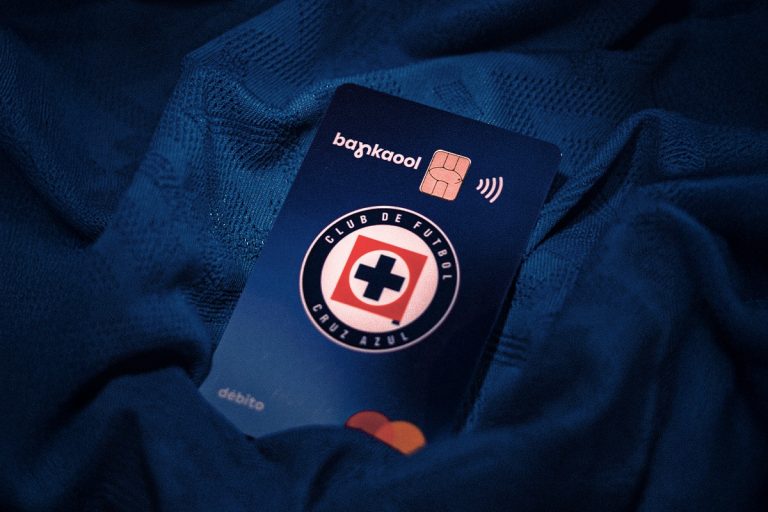 Bankaool y Cruz Azul visten de celeste tu cartera
