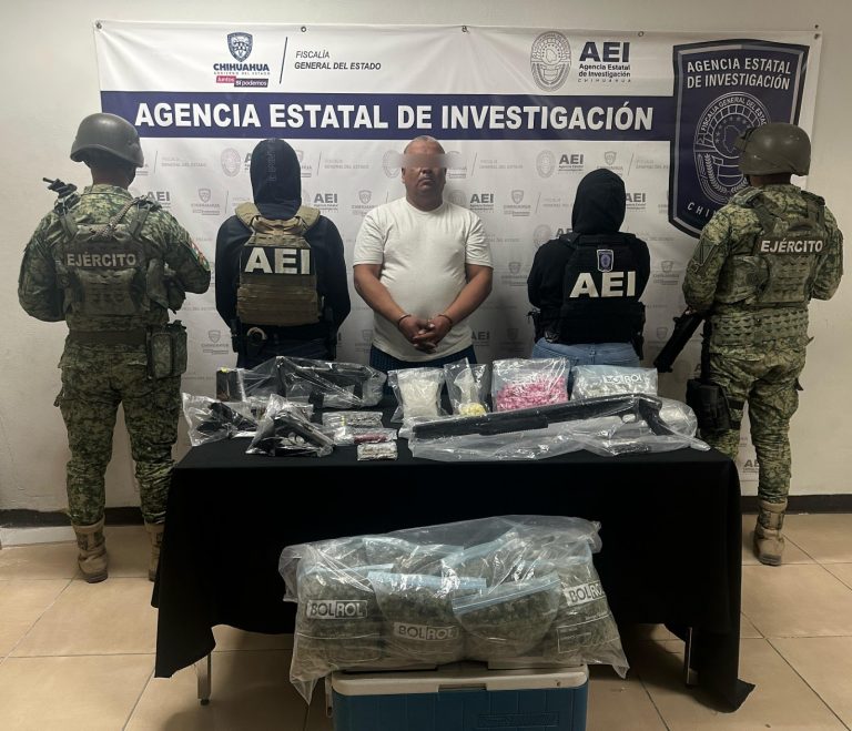 Detienen AEI y Ejército a sujeto con armas, cartuchos, cargadores y una considerable cantidad de droga