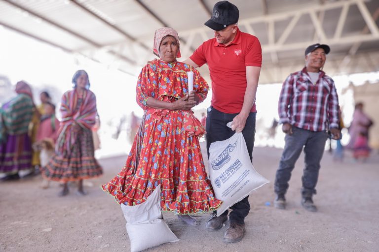 Entrega Estado 12 toneladas de apoyo alimentario a 600 familias en la región serrana