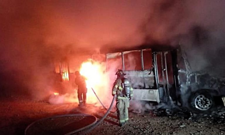 Salvan Policías Municipales a cinco personas atrapadas por incendio al sur de la ciudad