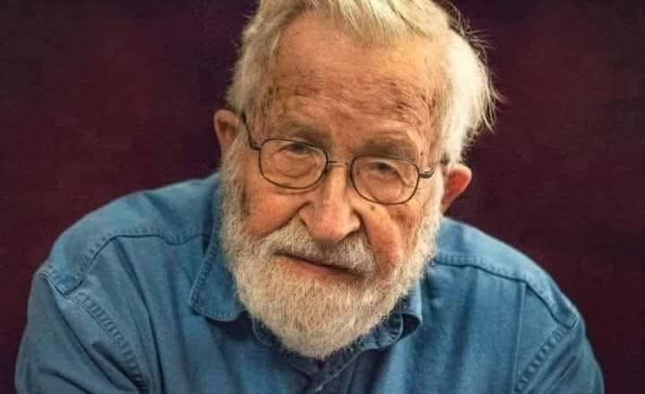 La mente humana frente a la IA, según Chomsky