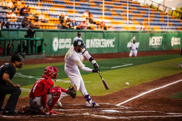 Dorados reparte leña y empata serie