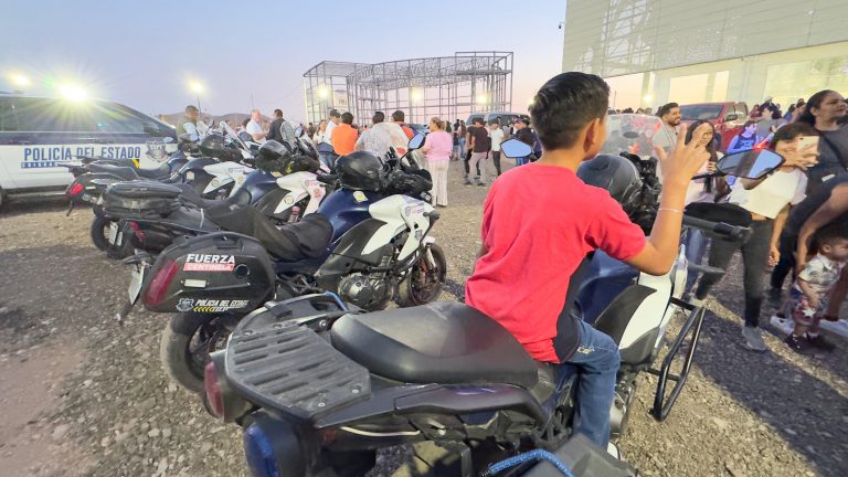 Entrega Movilidad de la SSPE juguetes y alegría a comunidad de Aquiles Serdán por el Día de la Niñez