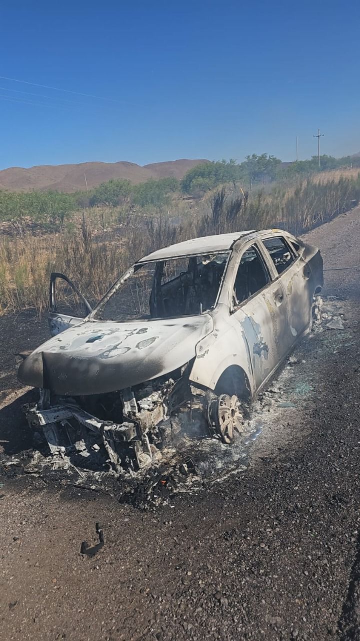 Brinda SSPE apoyo ciudadano tras incendio vehicular en carretera Juárez–Chihuahua