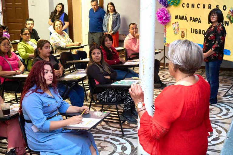 Fomentan la lectura con proyecto “Mamá, Papá, lee un libro” en la Primaria Federal Artículo 123