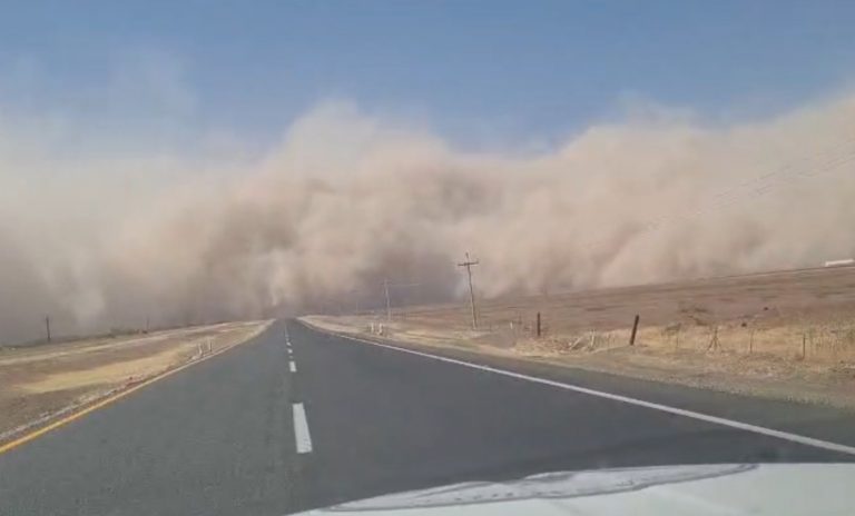 Alertan por fuertes vientos