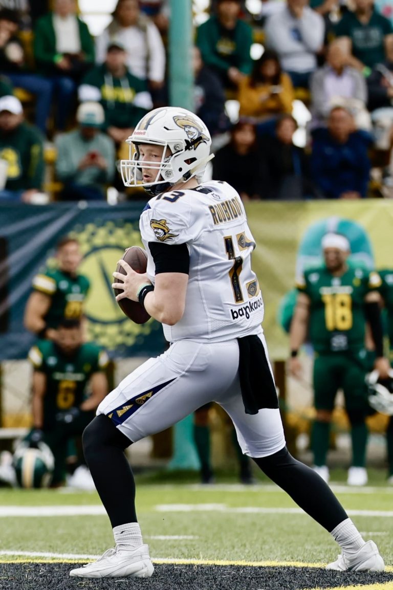 Te fijaste? Caudillos cambió de uniforme