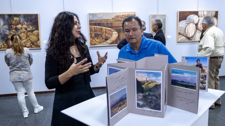 Inauguran exposición “Sotol dasylirion”, de Yesenia Holguín, en Cuauhtémoc