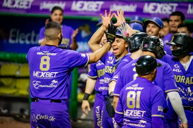 Dorados da voltereta y vence a Rojos