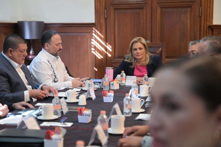 Maru Campos encabeza reunión de la Mesa de Seguridad en Palacio de Gobierno