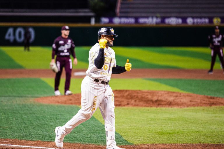 Dorados gana y empata record